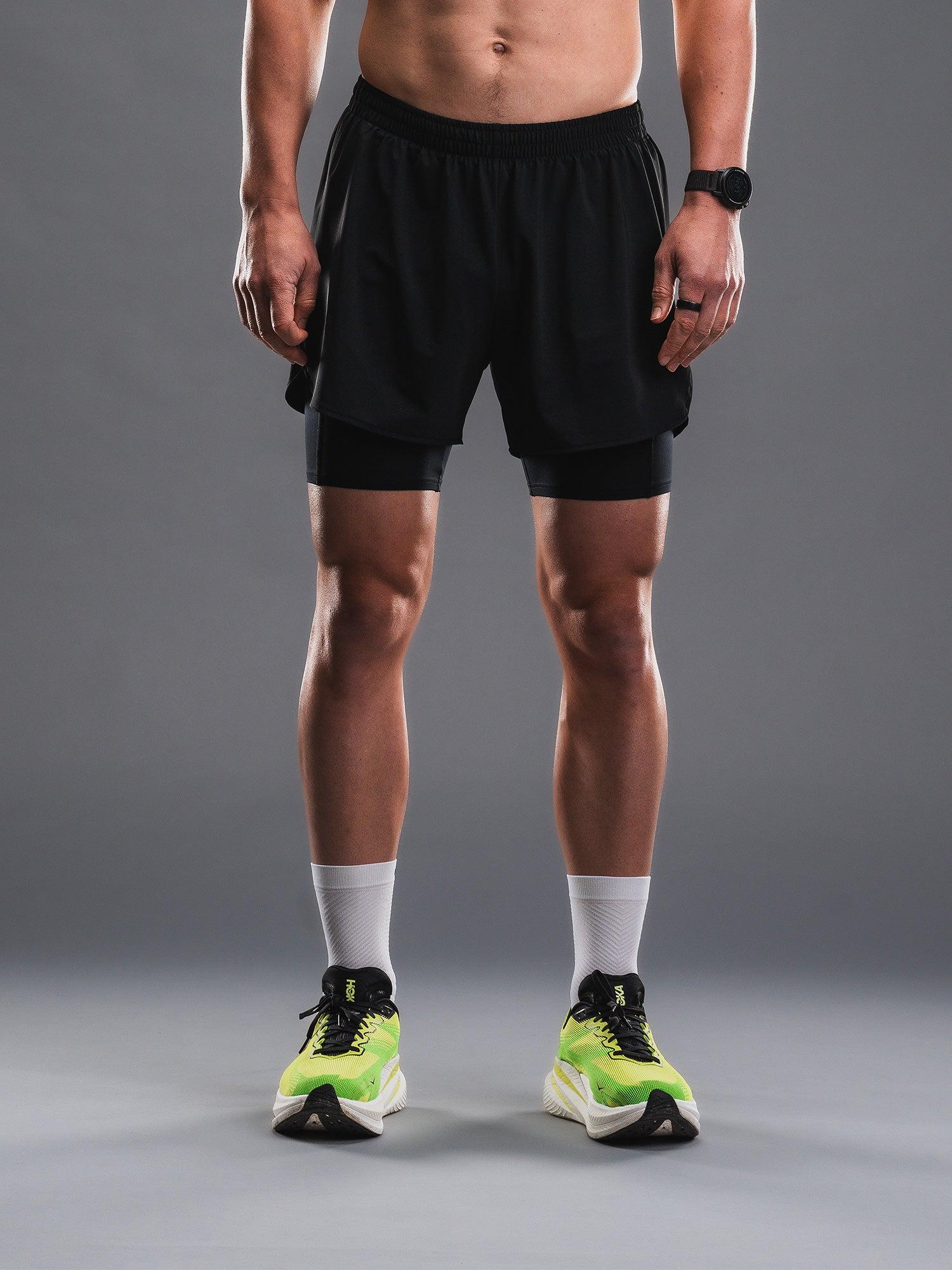 Fusion TEMPO! PRO Run Shorts til herre — sort konkurrenceshorts med kompressiv indertight